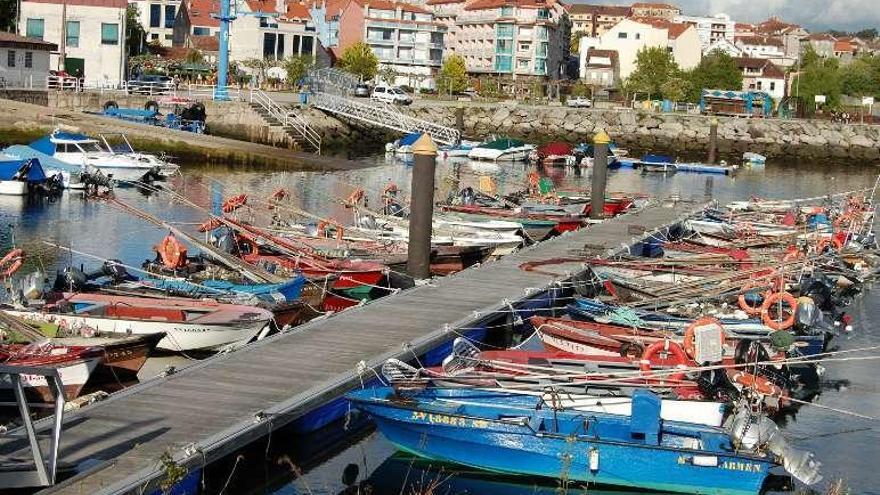 Los pantalanes pesqueros del puerto de Arcade. // FdV