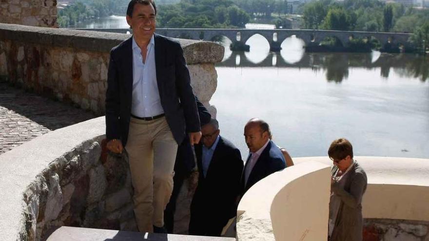 Fernando Martínez-Maíllo en el mirador del Troncoso.