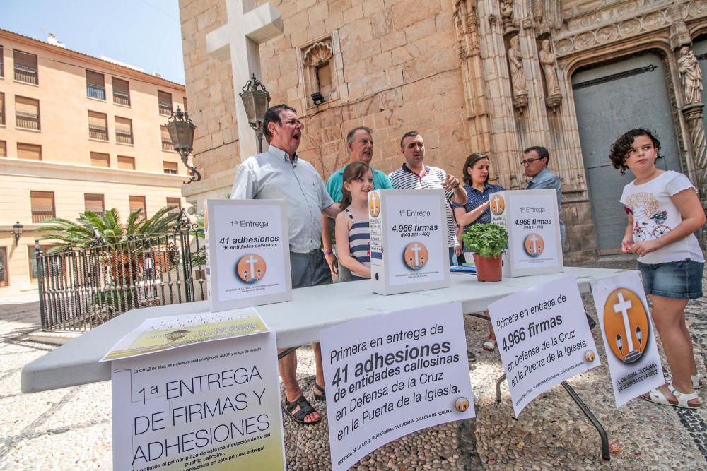 Firmas en defensa de la cruz en Callosa de Segura