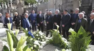 Misa y flores a Pedrayo, «o home que aglutinou  un sentimento de todos»