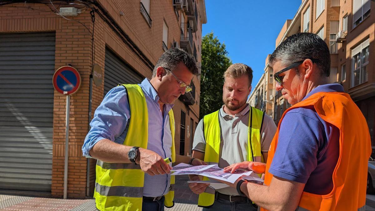 Adsuara supervisa el inicio del Plan de Asfaltado en Alfafar.