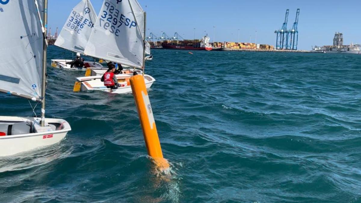 El RCNGC enriquece su Trofeo AECIO de Optimist con una regata por equipos de todos contra todos