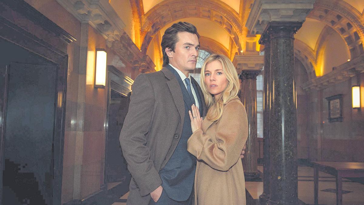 Sienna Miller i Rupert Friend, en una imatge promocional