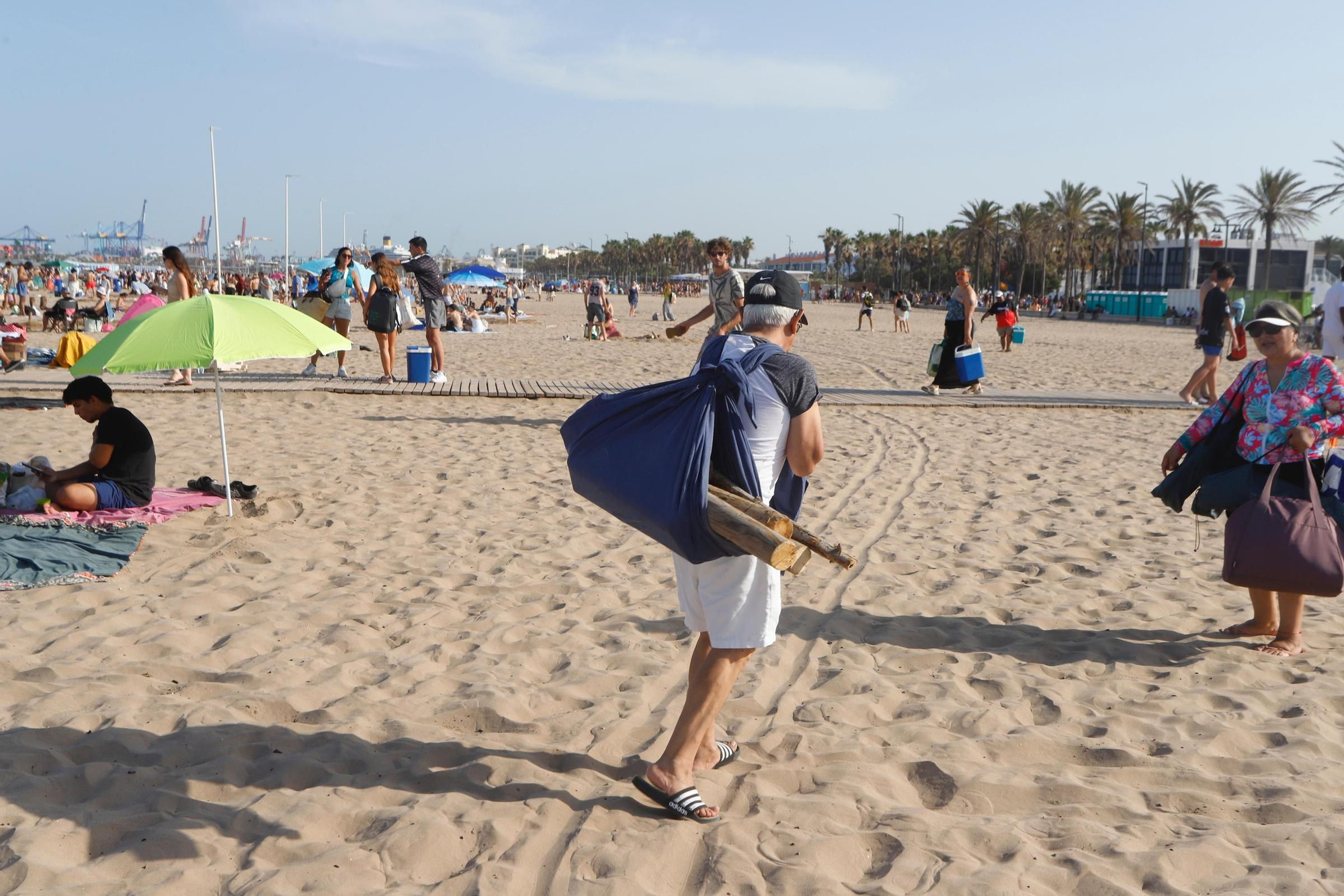 Todo listo para la noche de San Juan en las playas valencianas