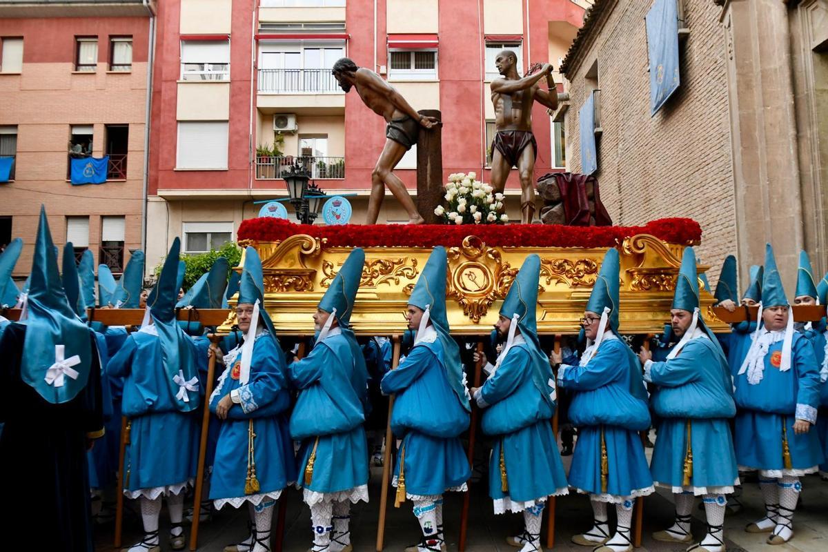 La Sagrada Flagelación sale del templo de San Nicolás en Viernes de Dolores de Murcia 2026.