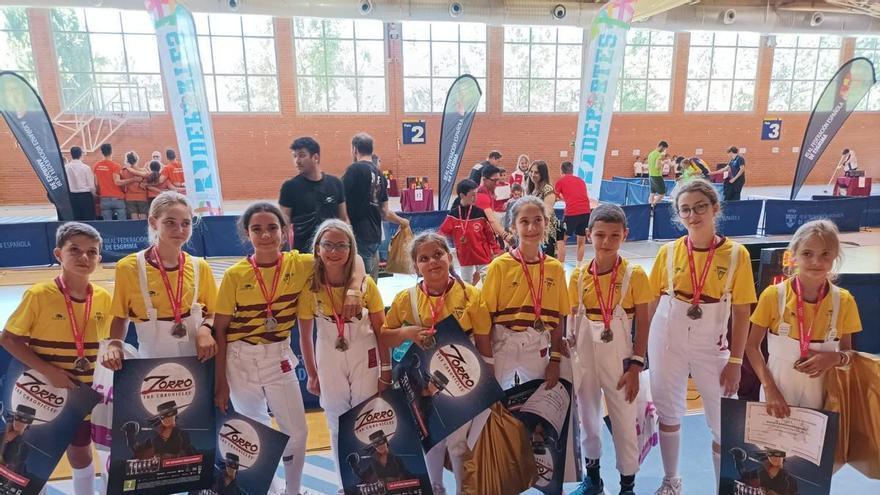 Los &#039;zorros&#039; del CN Metropole conquistan nueve medallas en el Criterium Nacional de esgrima