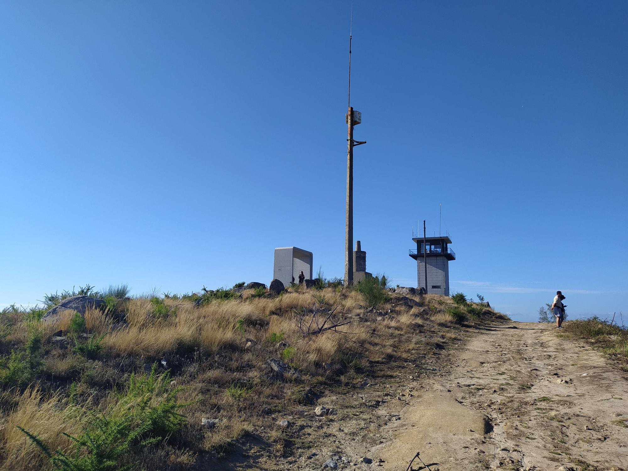 San Nomedio, el gigante que guarda A Paradanta