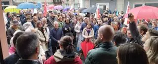 Los socialistas de Pontevedra se concentran en apoyo de la democracia y de Pedro Sánchez