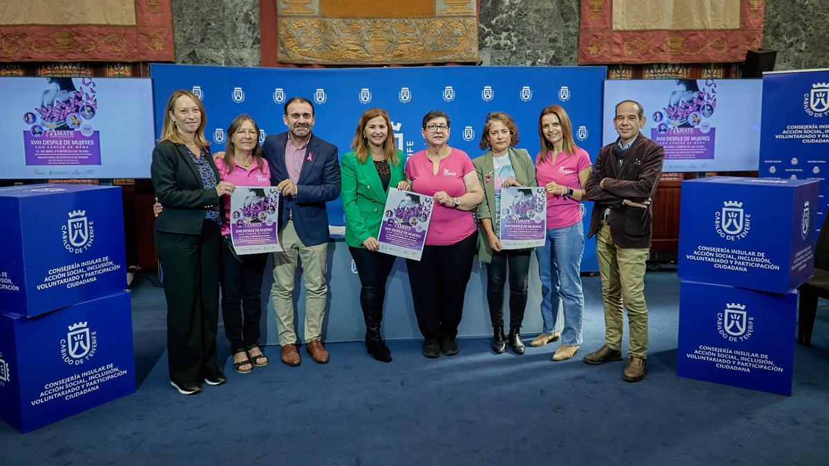 El vicepresidente del Recinto Ferial, la consejera de Acción Social y la vicepresidenta de Ámate, juntos en la presentación del desfile.