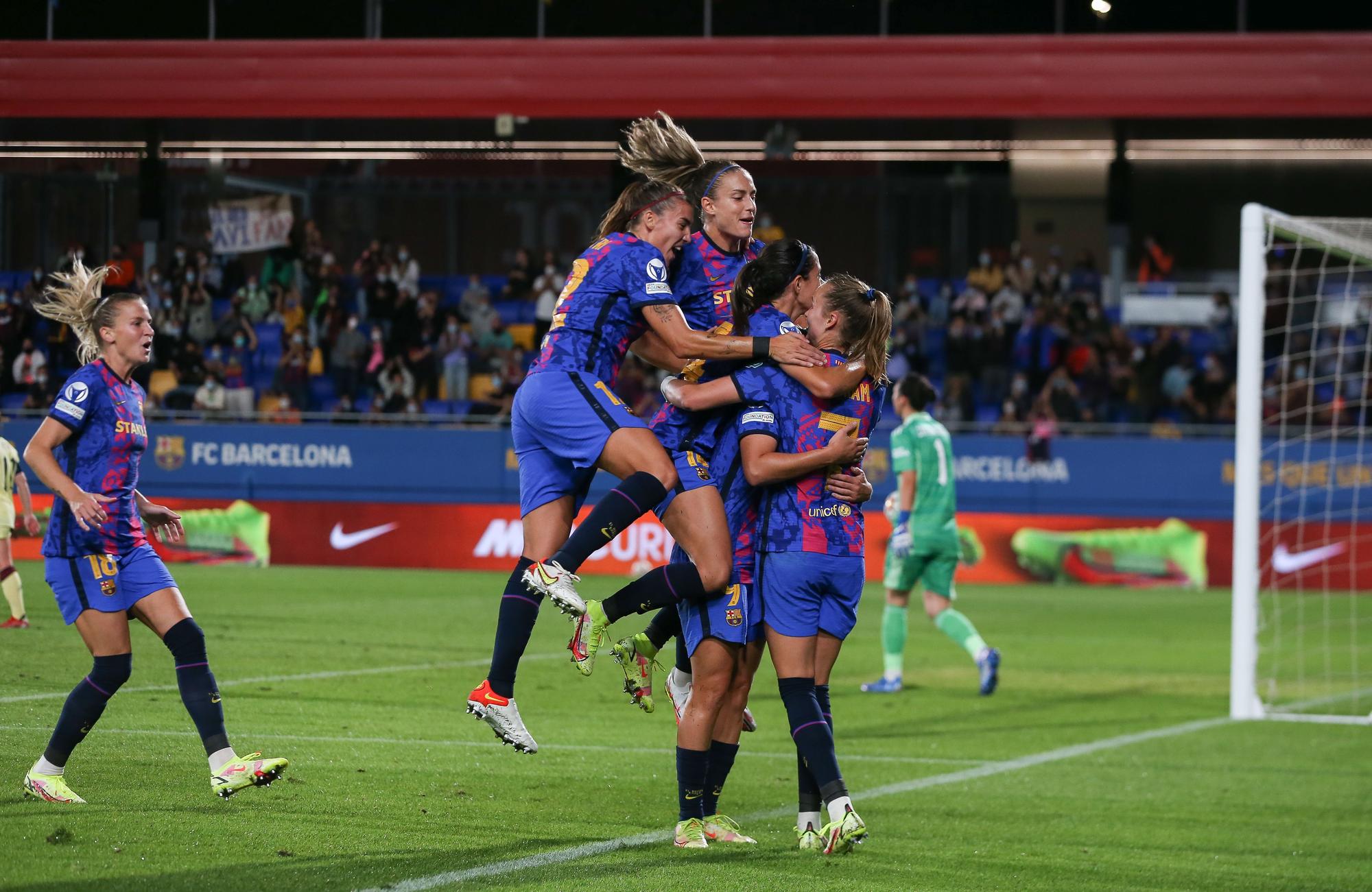 El FC Barcelona celebrando un gol ante el Arsenal en el Johan Cruyff