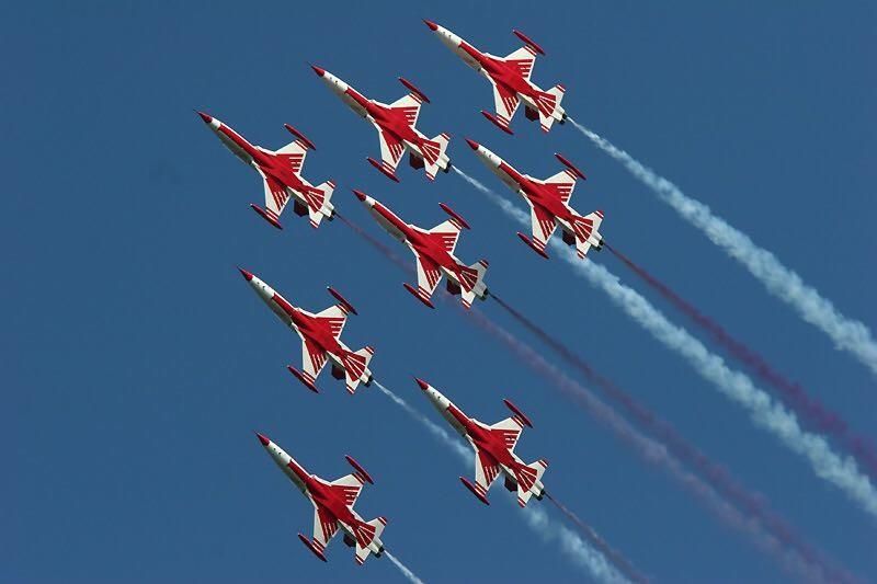 Los Yakolev 52, Aerosparx, Canadair, Patrulla Reva, F-16, Mirages Coteau Delta, F18 del Ejército del Aire español, Tigre, A-400 EA y la Patrulla Aspa, entre las aeronaves que estarán en el festival