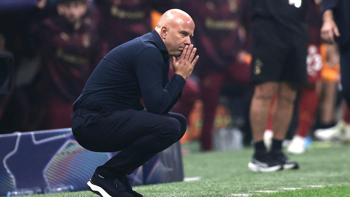 Slot manda un mensaje a Salah tras su mal comienzo de temporada