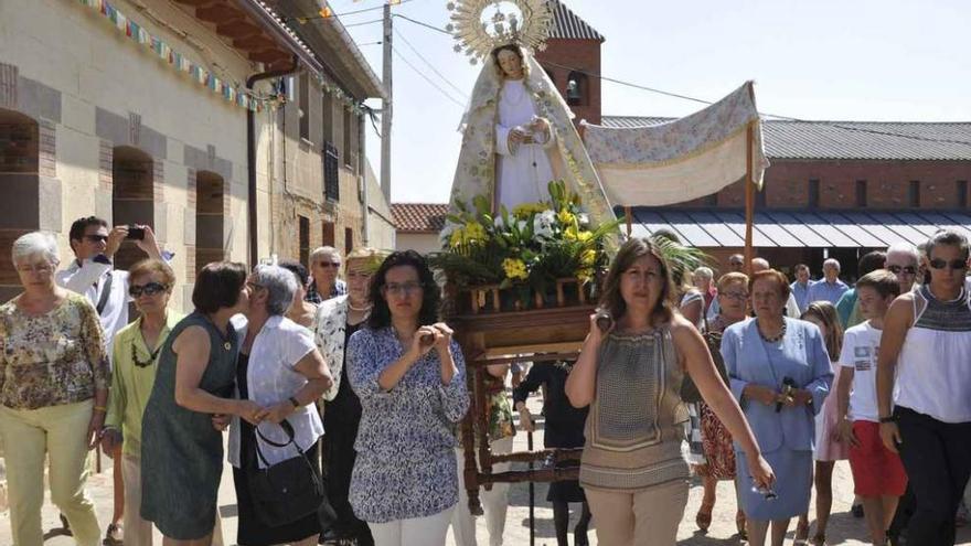 Procesión de la Virgen de la Asunción en Litos.