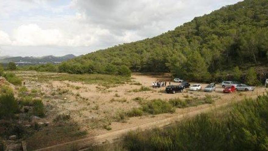 El terreno del antiguo campo de tiro de sa Coma donde se prevé, desde 2009, la construcción de la nueva depuradora de Vila.