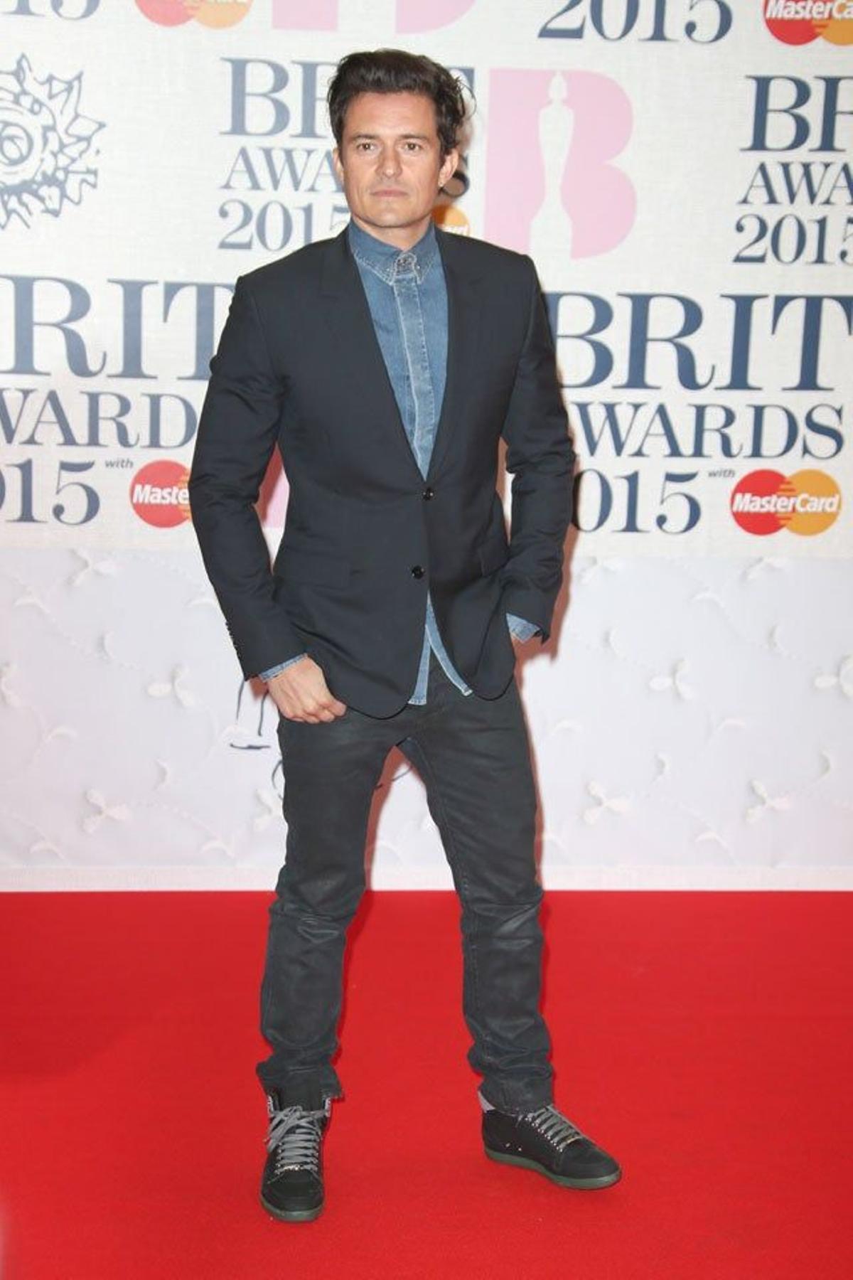 Orlando Bloom en la alfombra roja de los BRIT Awards 2015