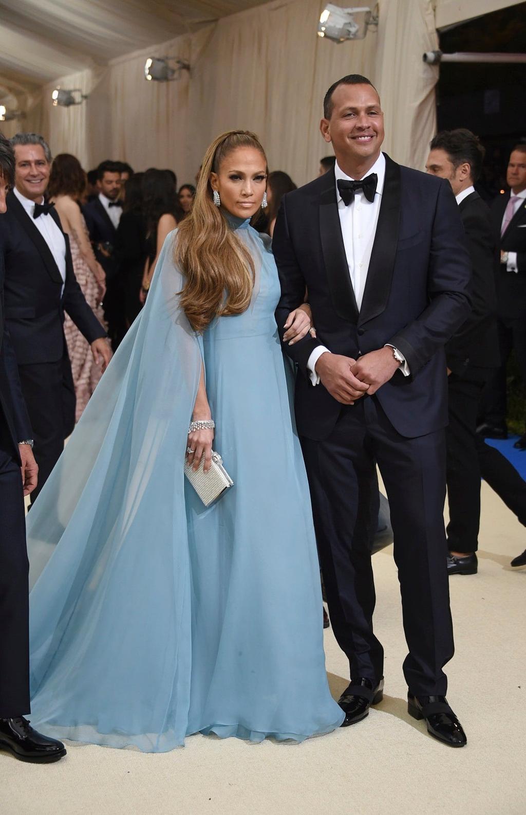 Jennifer López y Álex Rodríguez en la Gala Met 2017