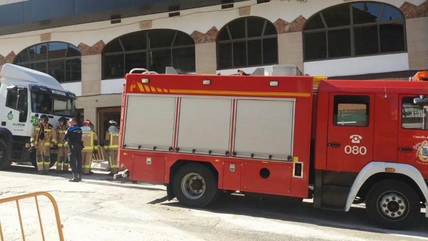 Los bomberos, esta mañana en Vía Norte. // O. Méndez