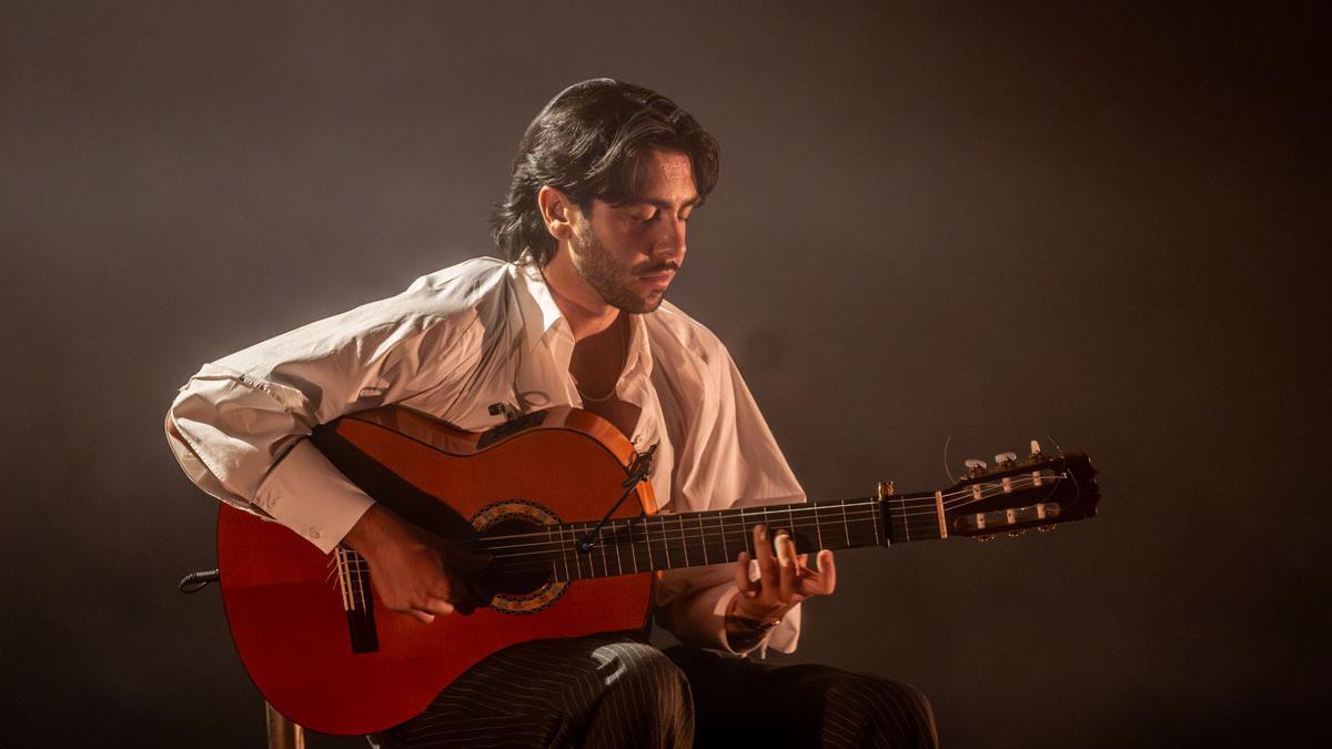 El guitarrista de flamenco Yerai Cortés durante una actuación.
