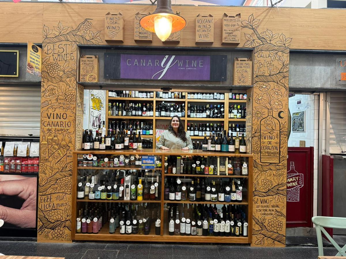 Chaxiraxi Triana en su puesto del mercado de Vegueta.