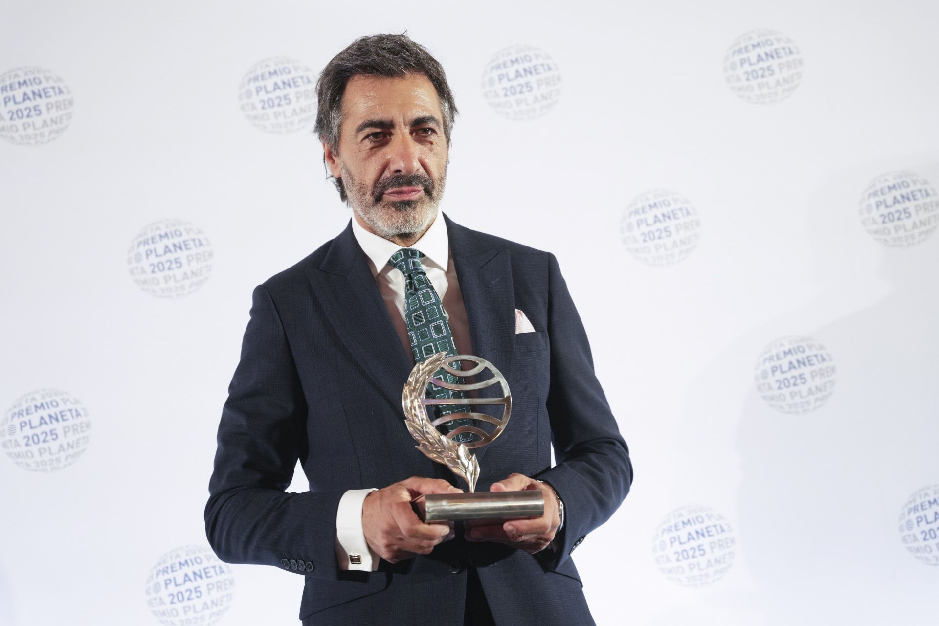 Juan del Val es el ganador del Premio Planeta 2025