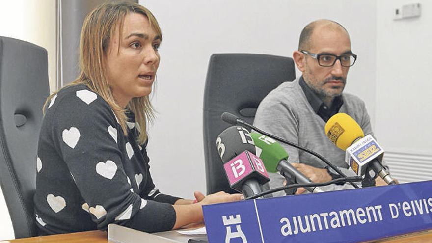 Mar Sánchez e Iván Castro ayer en la presentación del balance de los diez años del plan.