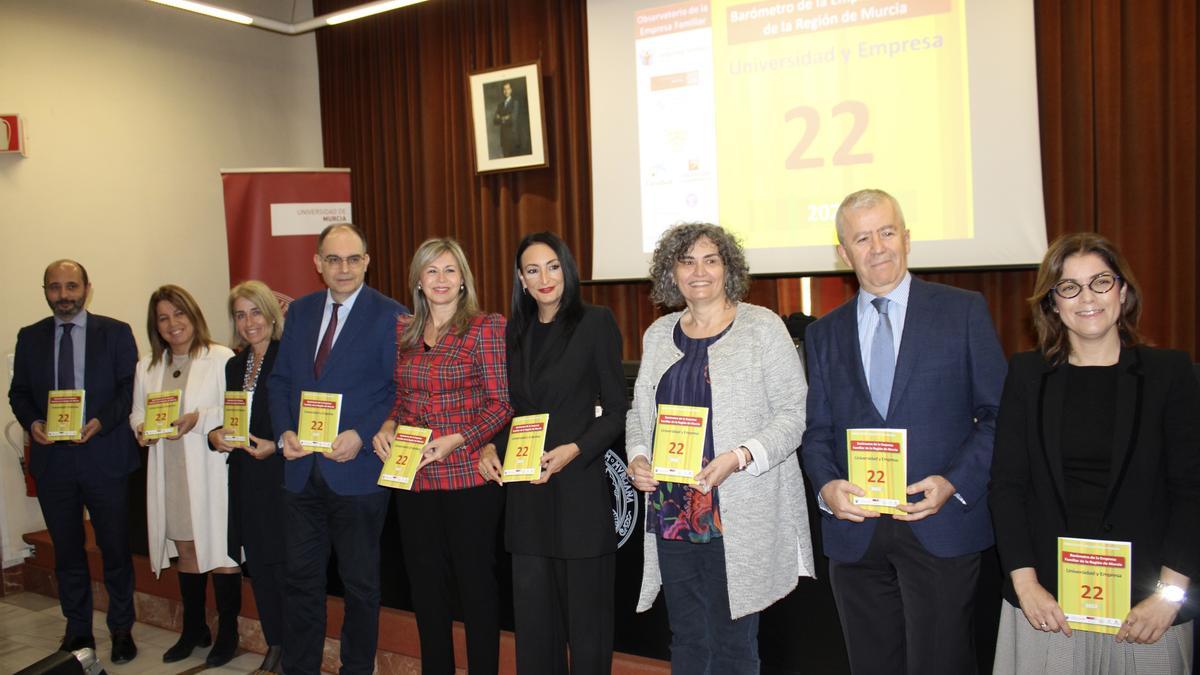 Participantes en la presentación del Barómetro de la Empresa Familiar.