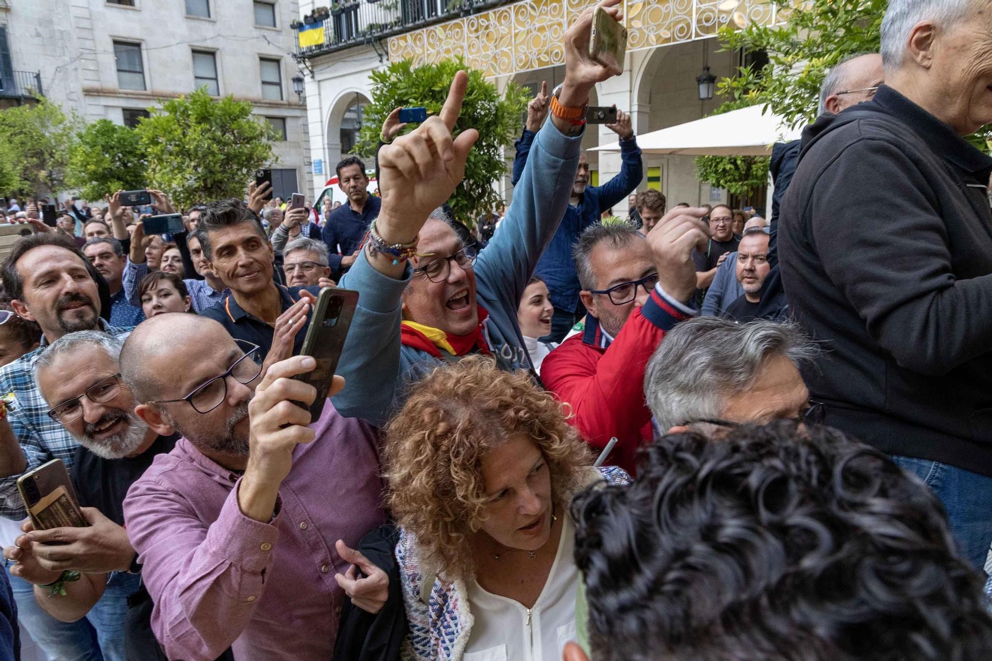 Así ha sido el mitin de VOX con Abascal en la plaza del Ayuntamiento de ...