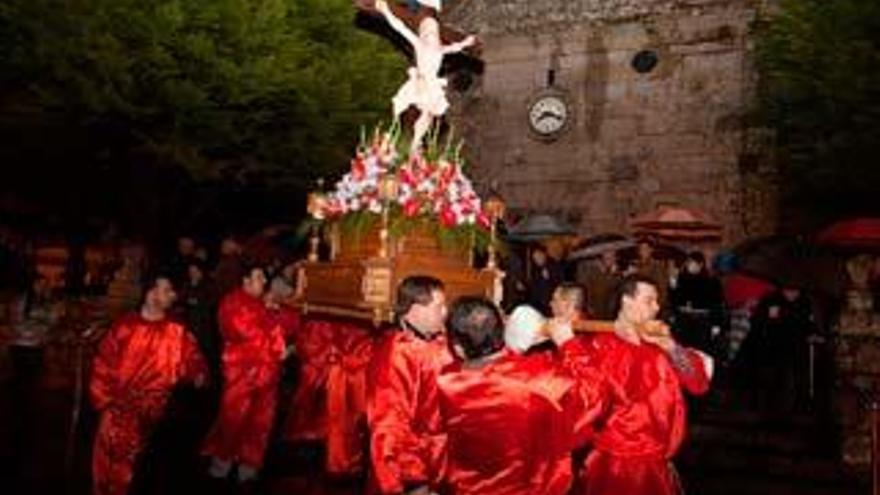 Procesión del Viernes Santo en Silleda. / BERNABE / GUTIER