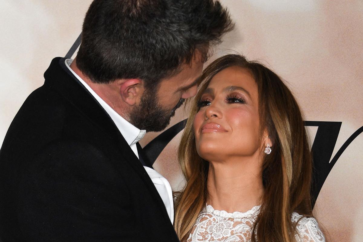 Jennifer Lopez i Ben Affleck: dos pardalets en un banc d’un parc a les Canàries