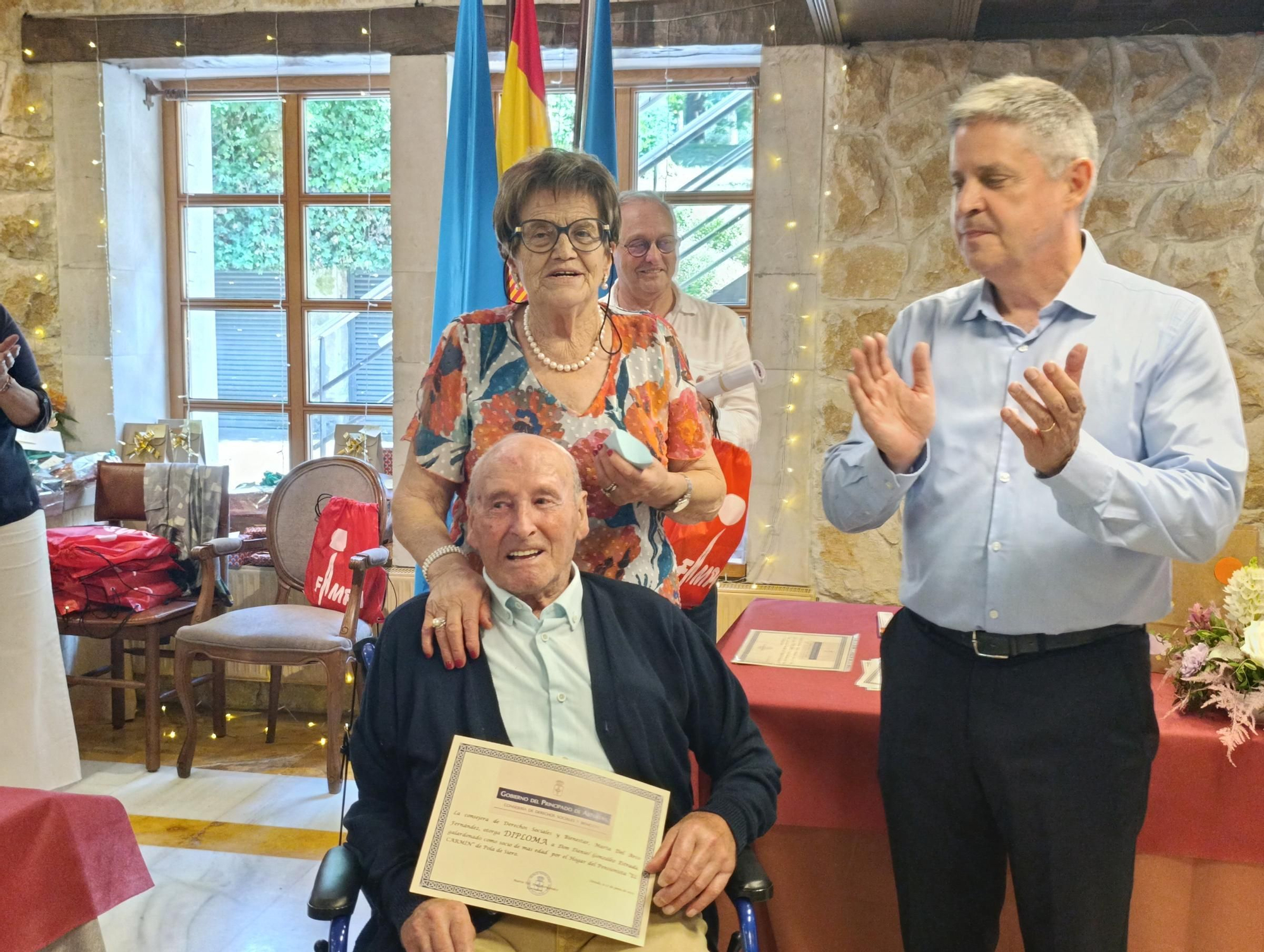 El Hogar del Pensionista El Carmín homenajea a sus mayores