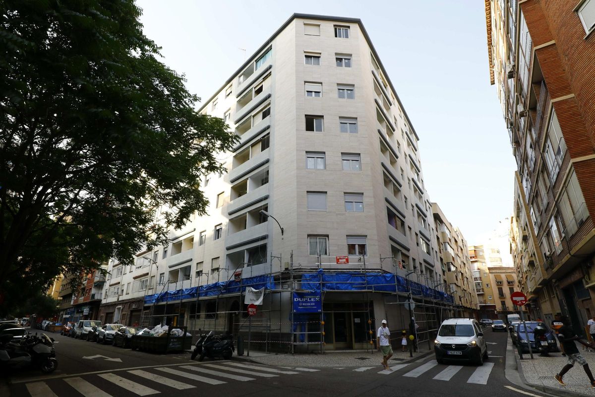 Edificio de viviendas de la calle Lorenzo Pardo, en el número 24.