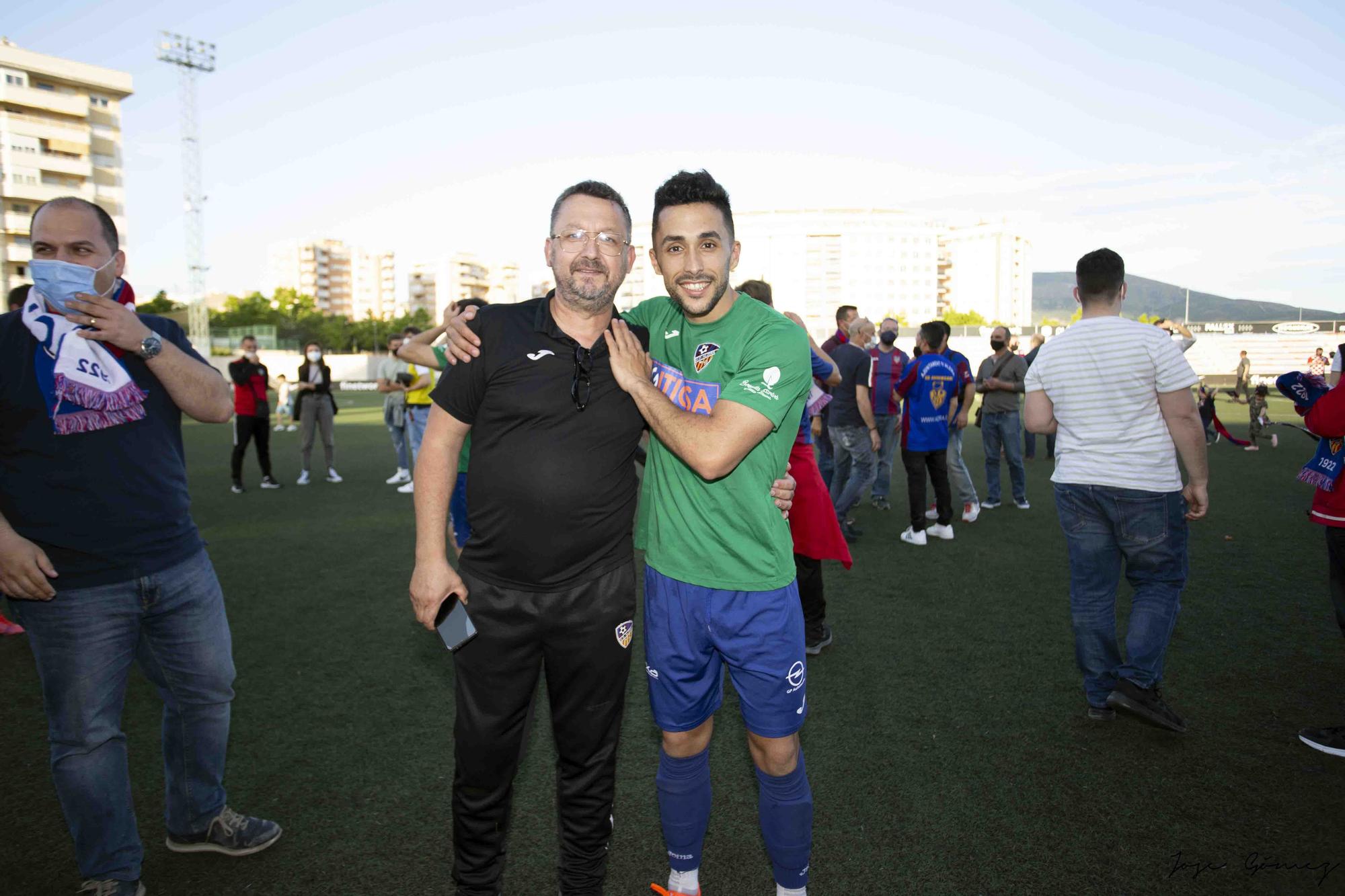 La UD Alzira celebra el ascenso a Segunda RFEF