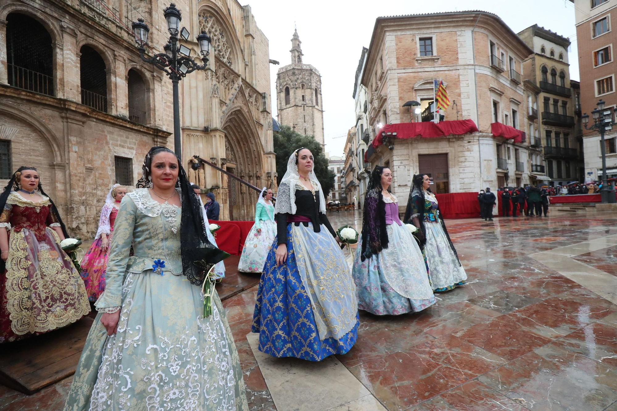 Búscate en el primer día de ofrenda por la calle de la Paz (entre las 17:00 a las 18:00 horas)