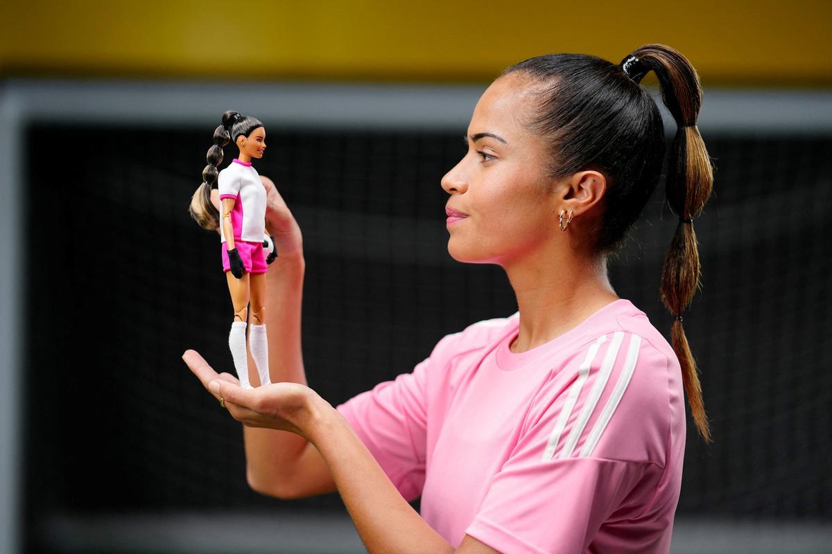 Barbie rinde homenaje a Susana Rodríguez y a otras atletas que han roto barreras