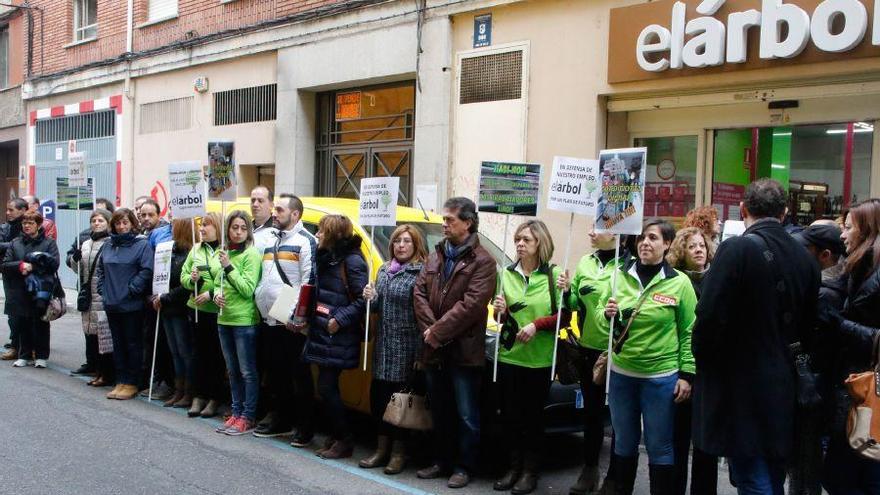 Los trabajadores de El Árbol de Zamora se manifiestan contra el cierre