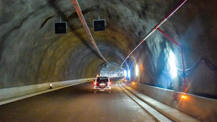 Imagen del interior del túnel de La Aldea tomada el pasado miércoles durante la visita del ministro de Fomento.