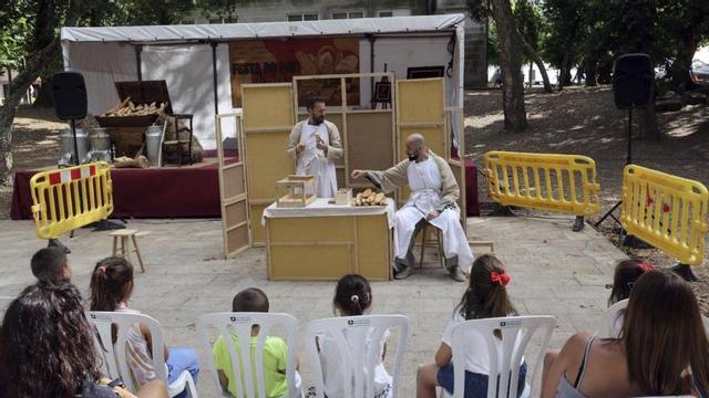 Un momento de la representación teatral en la Carballeira.