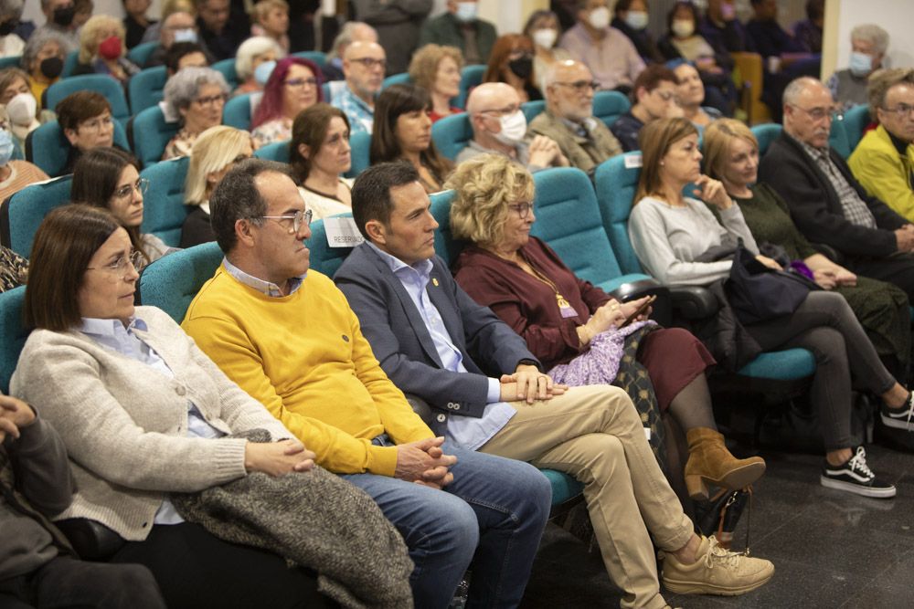 Canet d'En Berenguer. El magistrado Joaquín Bosch llena el salón de actos del ayuntamiento en uno de los actos por el 25N.