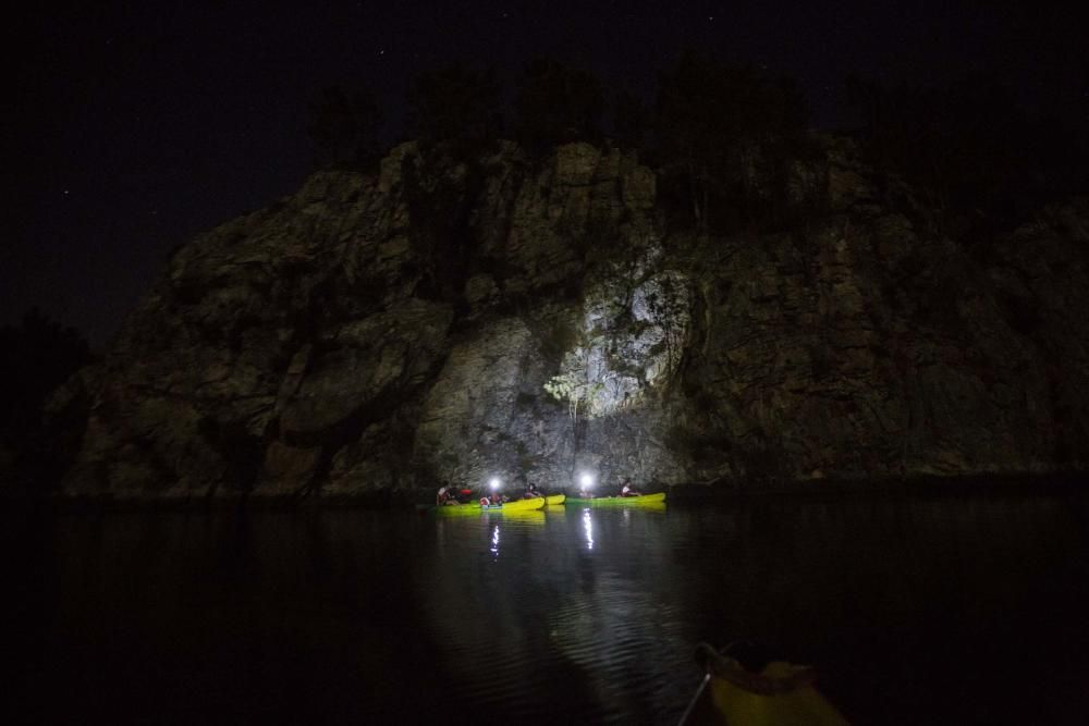 Recorrido fluvial nocturno en el Occidente surcando las aguas del río Navia y el Polea