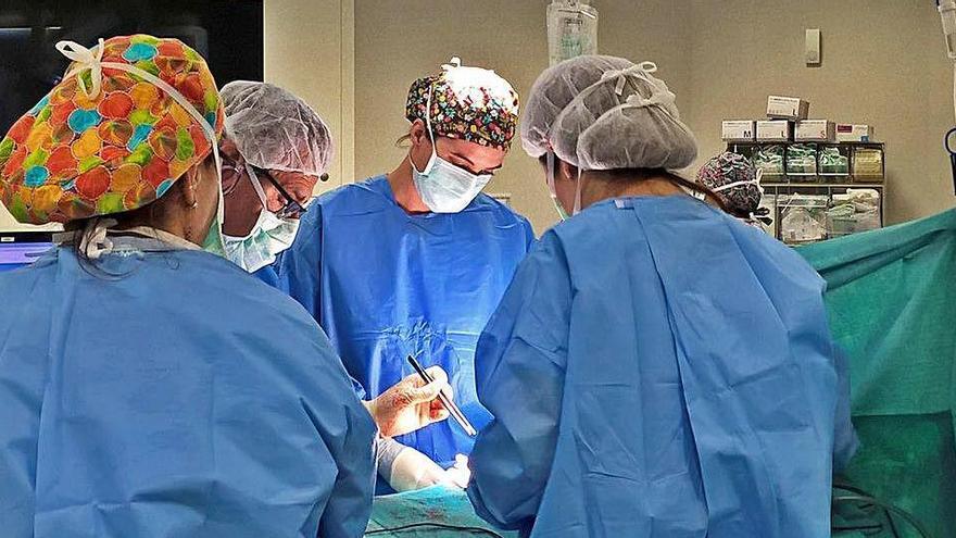 Intervenció quirúrgica a l&#039;Hospital de Sant Joan de Déu