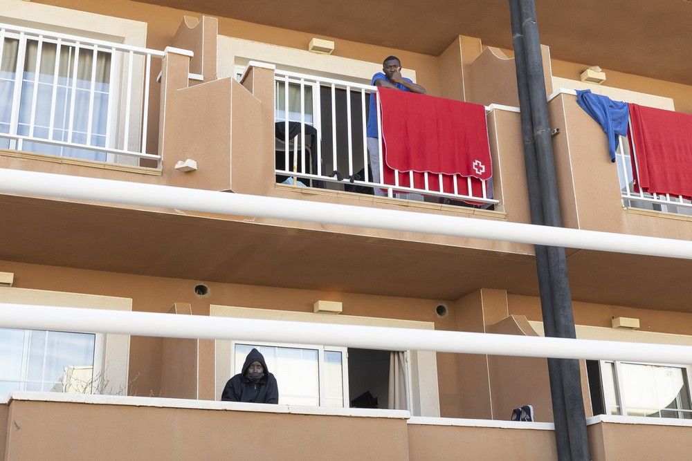 El Estado aloja a 745 migrantes  en un hotel de Fuerteventura ante la falta de espacios