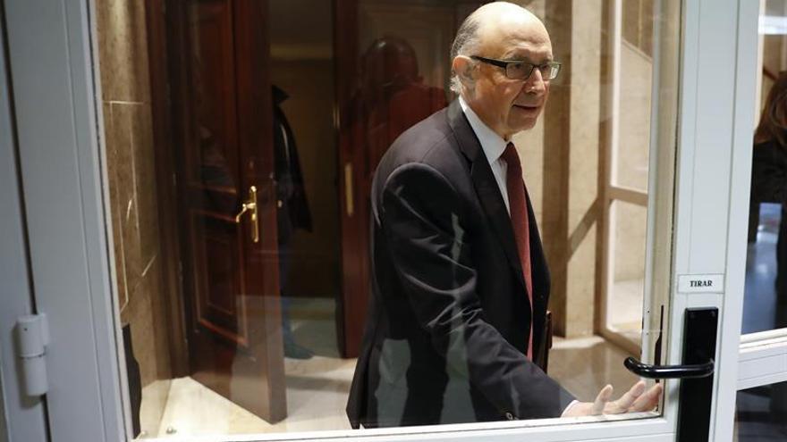 El ministro Montoro defiende que se cumplirá el déficit público sin medidas adicionales