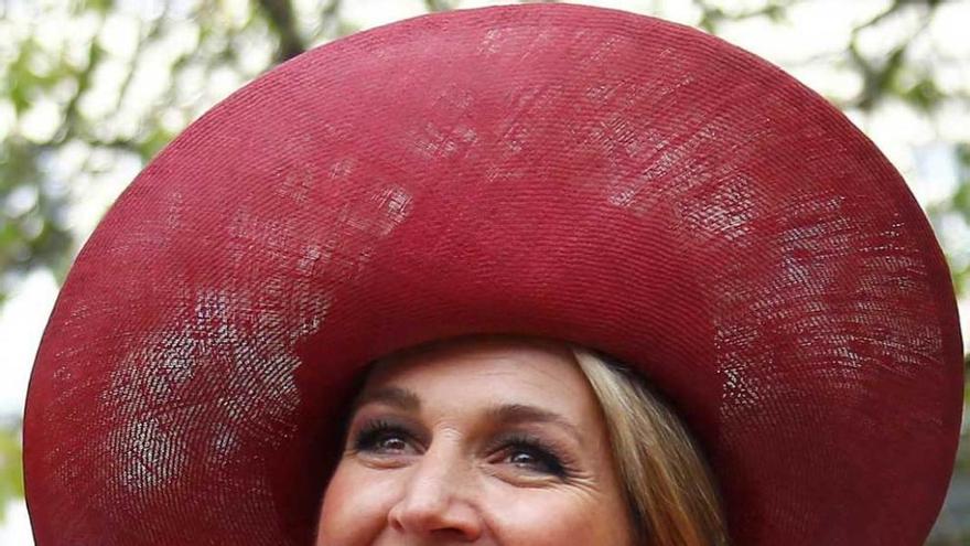La reina Máxima, con uno de sus llamativos sombreros que tanto le gusta lucir.
