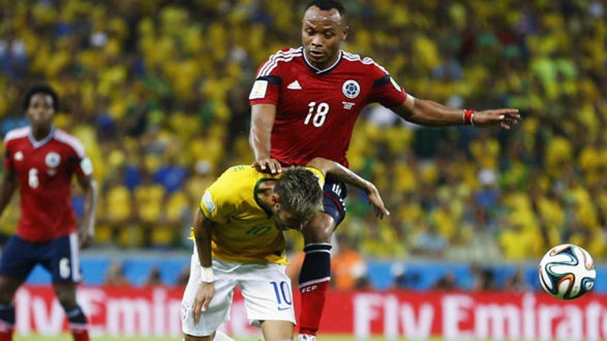 Zuñiga lesionó a Neymar con esta entrada.