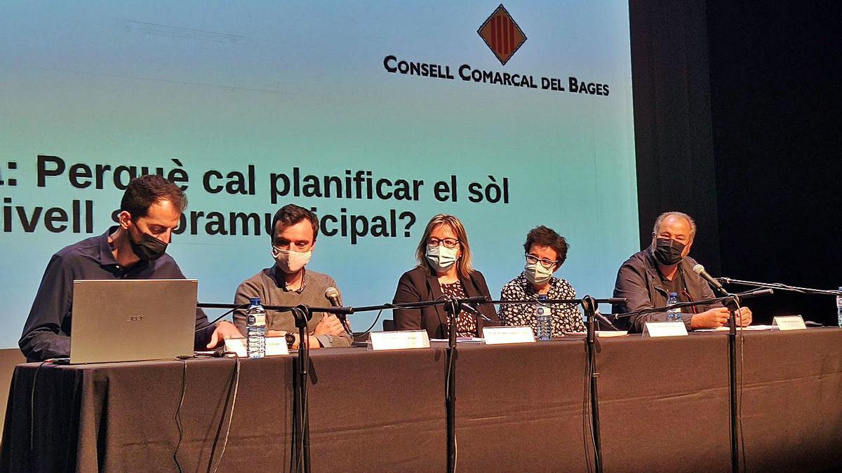 Un moment de la presentació, ahir, de l’estudi del Consell Comarcal del Bages a Sallent