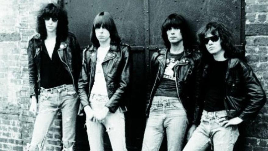 The Ramones, pioneros del punk más celerado.