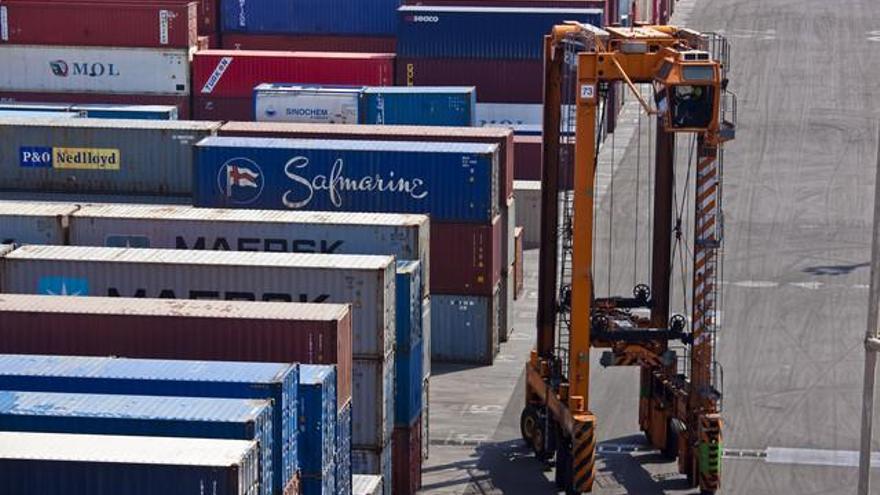 Las exportaciones españolas se desploman el 39% en abril