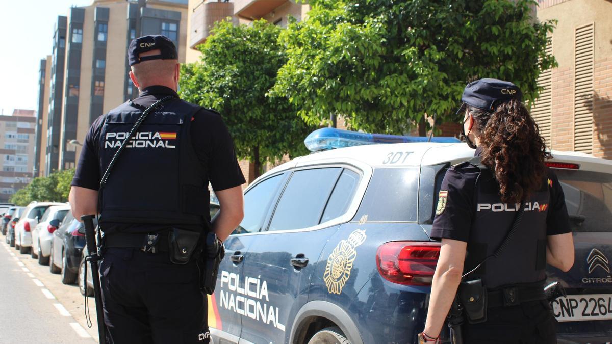 Dos agentes de la Policía Nacional, en una imagen de archivo.
