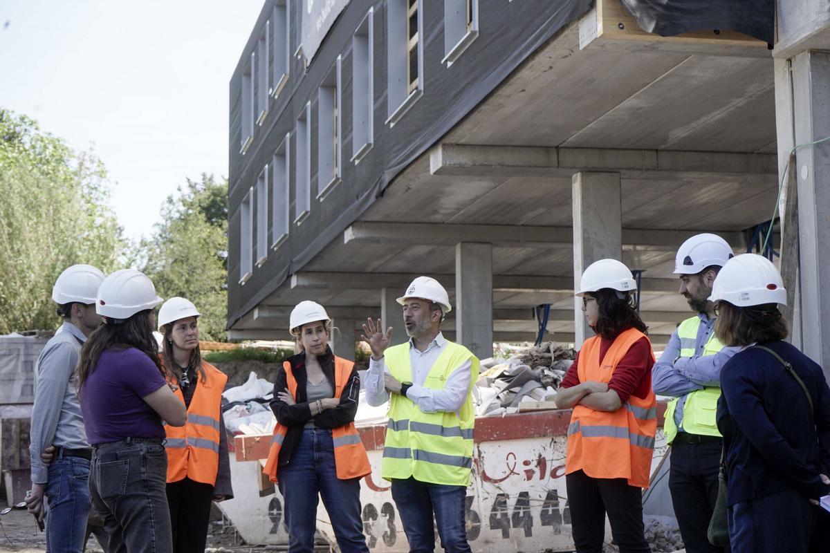 Visita a les obres de l'edifici d'habitatge cooperatiu en cessió d'ús de Manresa, La Bertrana