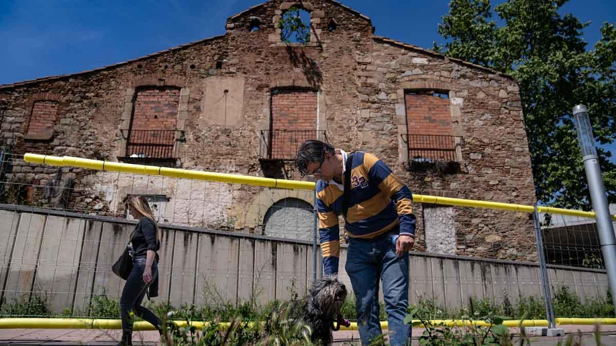 La masia de Can Valent de Nou Barris comença (amb ensurt inicial) la seva reivindicada reforma La masia de Can Valent de Nou Barris comença (amb ensurt inicial) la seva reivindicada reforma
